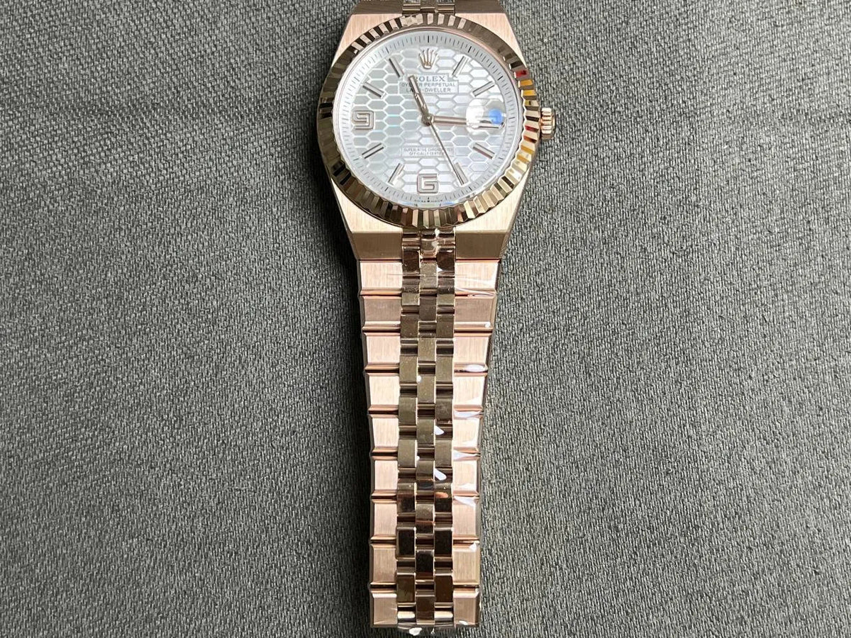 Land-Dweller 40 mm Everose gold (2025)