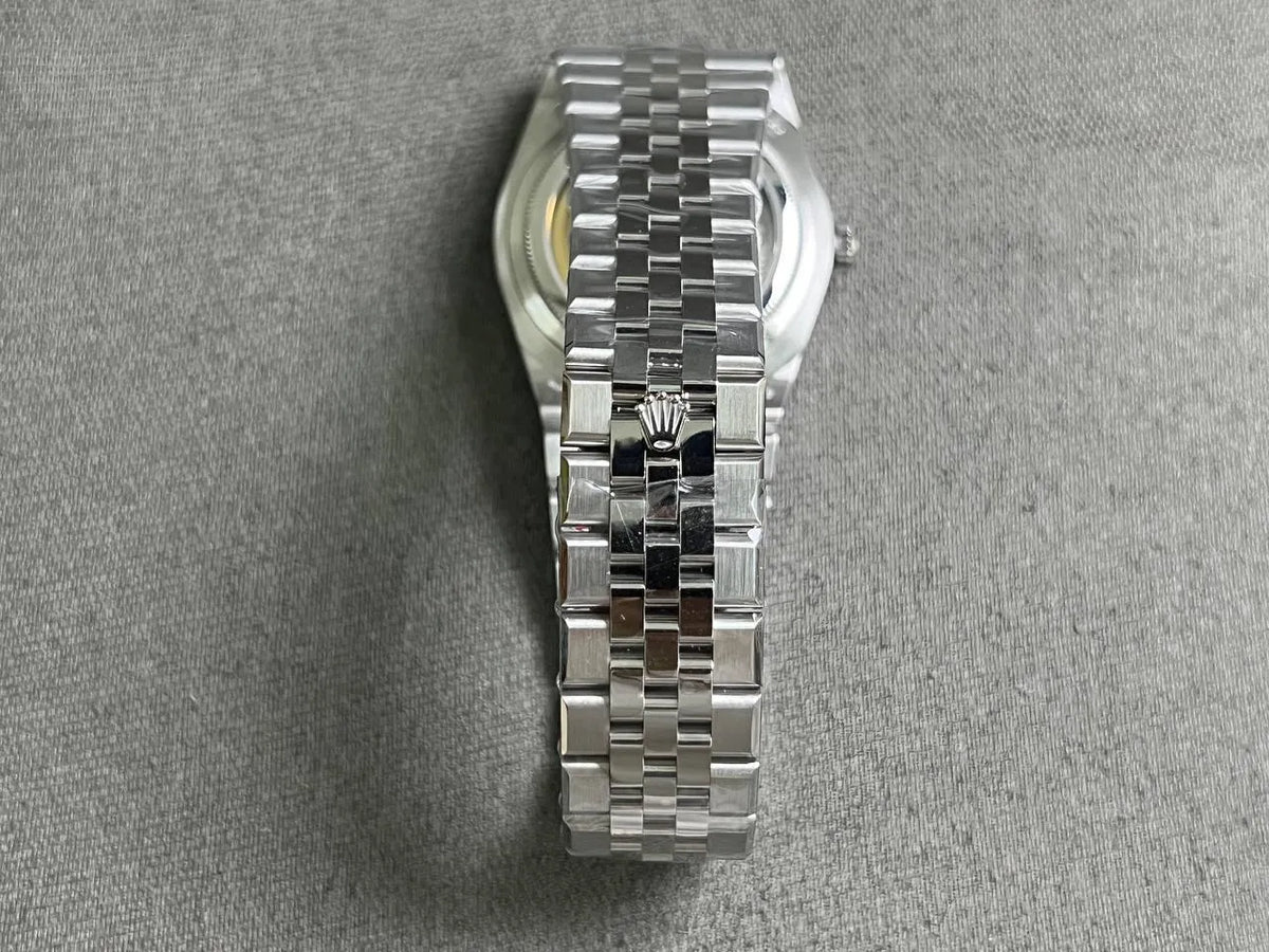 Land-Dweller 40 mm Ice Blue Dial (2025)